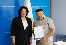 ҰЛЫТАУ ОБЛЫСЫНЫҢ КӘСІПКЕРЛЕР ПАЛАТАСЫ БАҚ ӨКІЛДЕРІН КӘСІБИ МЕРЕКЕЛЕРІМЕН ҚҰТТЫҚТАДЫ