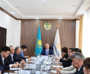 ҰЛЫТАУДЫҢ БИЗНЕС ӘЛЕУЕТІ: ҚАНАТ ШАРЛАПАЕВ ӨҢІРЛІК КЕҢЕС МҮШЕЛЕРІМЕН КЕЗДЕСТІ