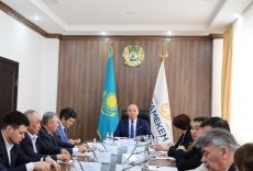 ҰЛЫТАУДЫҢ БИЗНЕС ӘЛЕУЕТІ: ҚАНАТ ШАРЛАПАЕВ ӨҢІРЛІК КЕҢЕС МҮШЕЛЕРІМЕН КЕЗДЕСТІ