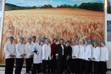 Білім мен бизнестің байланысы: студенттер өндіріс орнында Білім мен бизнестің байланысы: студенттер өндіріс орнында